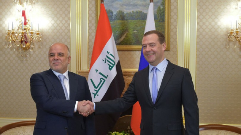 مدفيديف يلتقي العبادي ويؤكد دخول العلاقات الروسية-العراقية مرحلة التصاعد