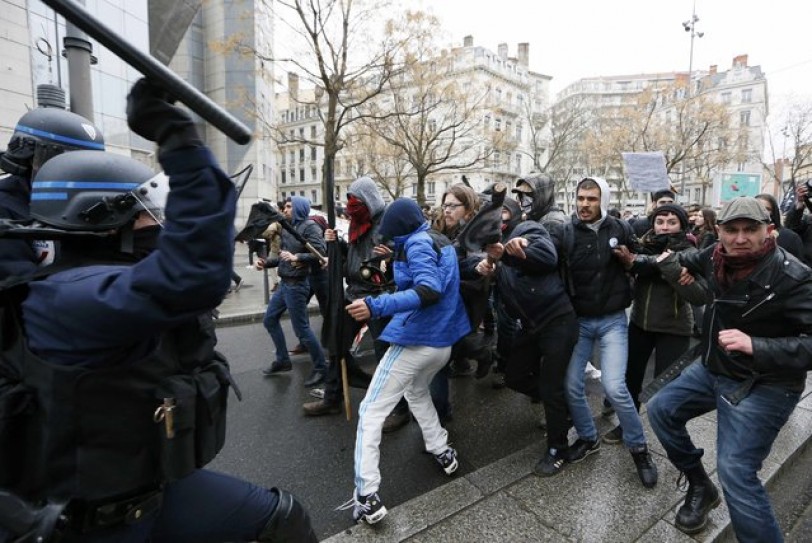 اشتباكات بين الشرطة الفرنسية ومتظاهرين في باريس