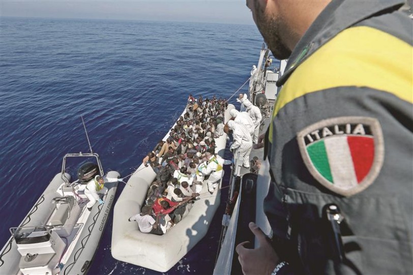 متاجرة سياسية بأزمة لاجئي المتوسط!