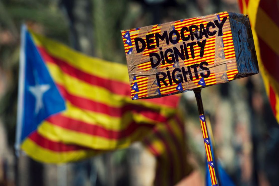 اليسار الإسباني يدير ظهره لكتالونيا؟