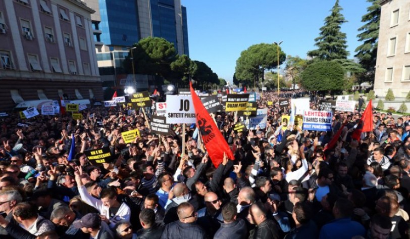 احتجاجات في ألبانيا ضد تدابير التقشف القاسية