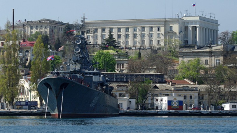 قيادي بأسطول البحر الأسود ينفى مغادرة العسكريين الروس لأماكن مرابطتهم في القرم