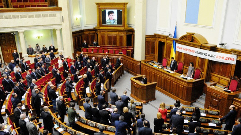البرلمان الأوكراني يقر تخلي كييف مؤقتا عن ضمان حقوق الإنسان بالكامل في منطقة النزاع
