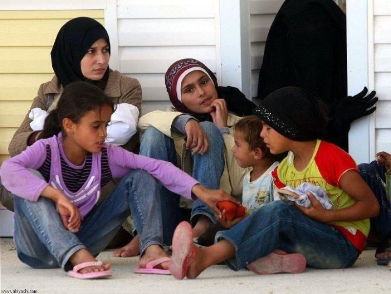 نساء في مواجهة العوز والوحدة والغربة