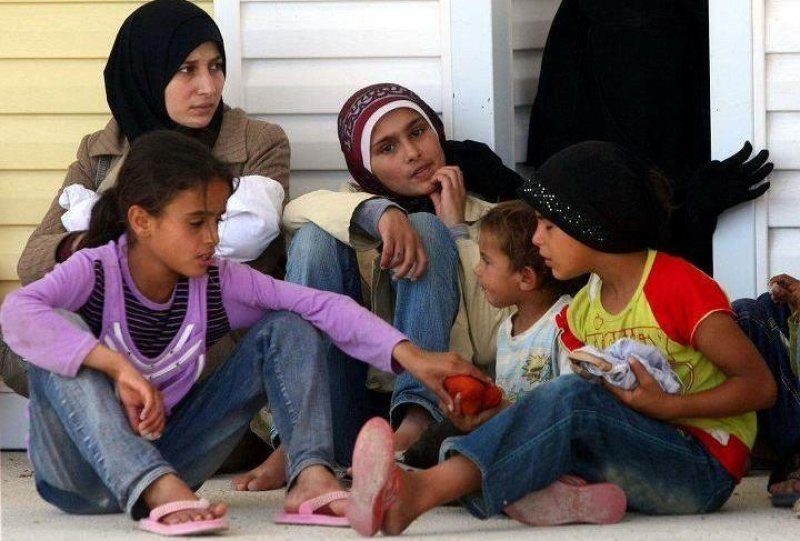 نساء في مواجهة العوز والوحدة والغربة