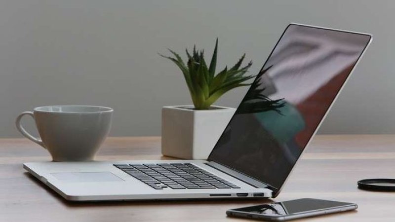 آبل تعترف بوجود مشاكل في أجهزة آيفون و MacBook