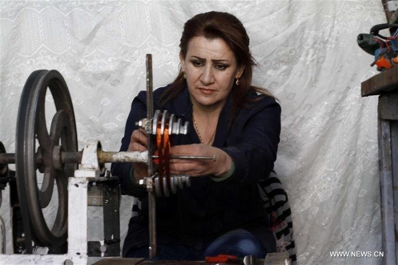 عمل النساء بين الاستغلال والحاجة
