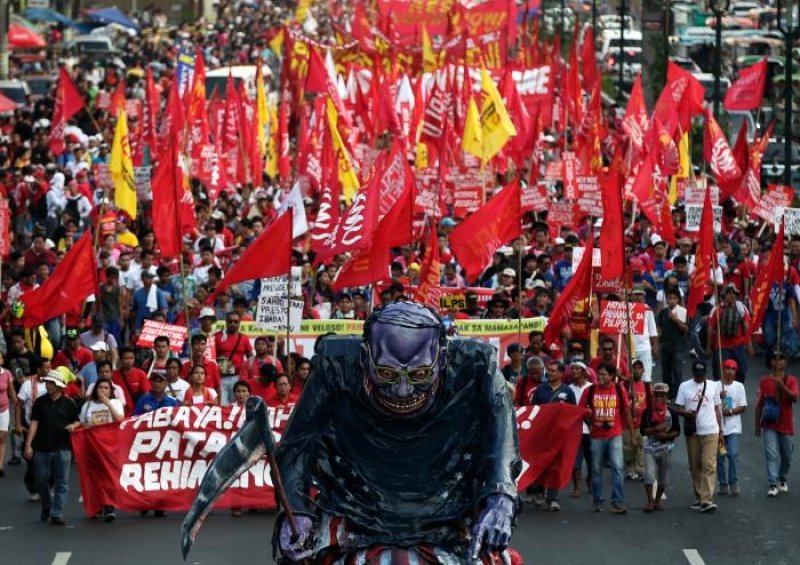 الأول من أيار... من أجل ثماني ساعات عمل..من أجل حق الإضراب