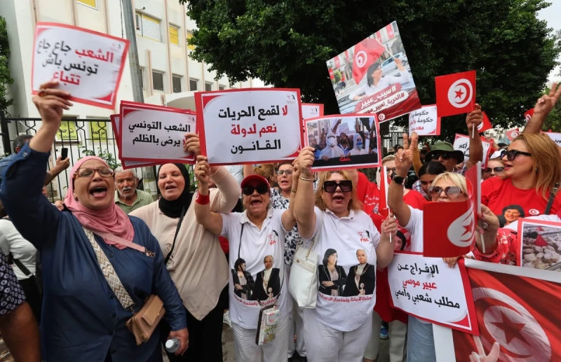 تونس... تقاطع الاحتجاجات والتحركات السياسية