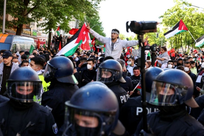 What Is Behind the German Government’s Frenzy Towards the Palestinian Cause and Immigrants?