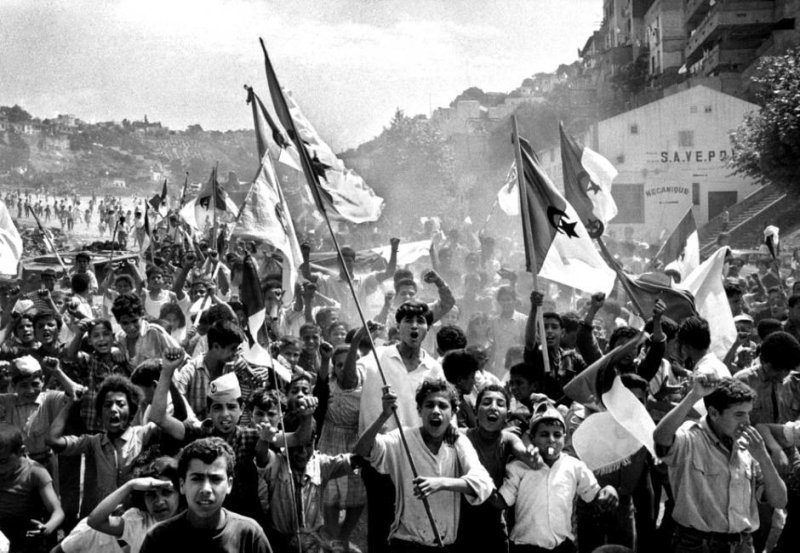 تنازلات فرنسية للجزائريين