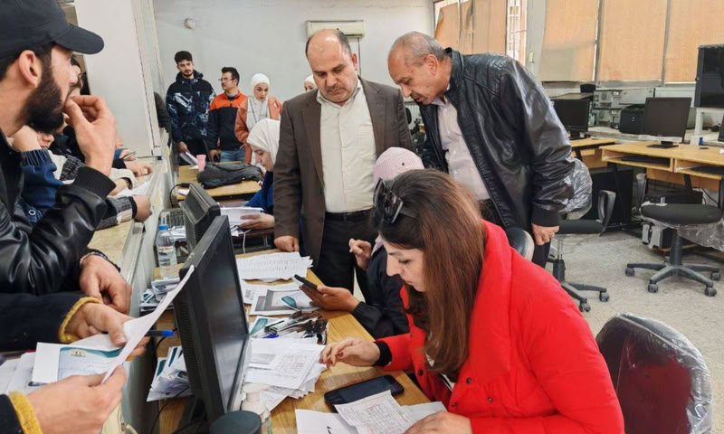 تسريح العقود السنوية: سياسةٌ لا تحلّ الأزمة بل تعمّقها