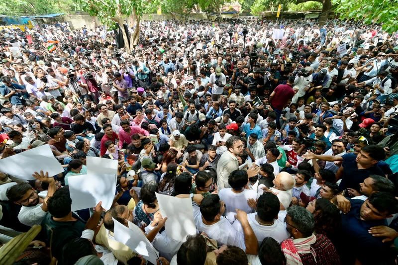 حراك المهمشين... «حزب الصراصير» الهندي وسلاح السخرية في وجه الإهانة