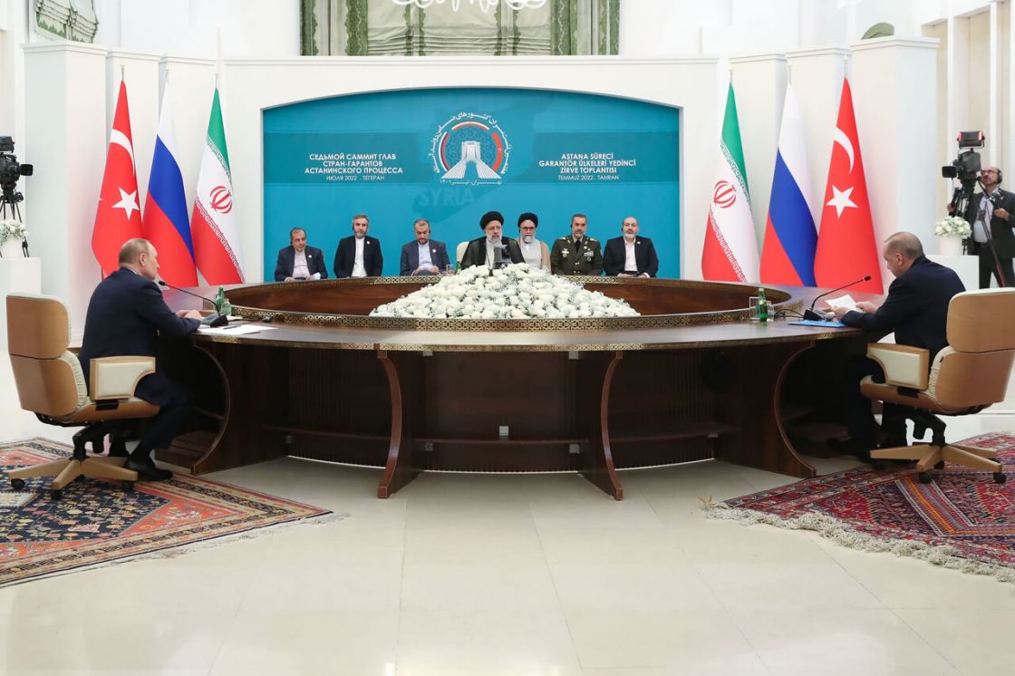 أين وصل حلّ «سوء الفهم» السوري- التركي؟ وما تأثير تفجير إسطنبول وغارات تركيا؟