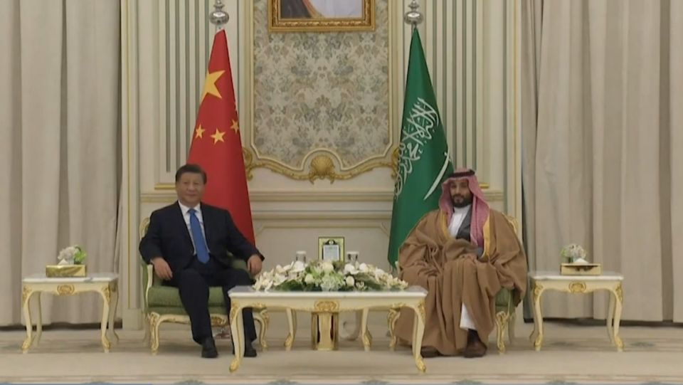 اتفاق صيني-سعودي… الدولار ضحية التبادل بالعملات المحلية